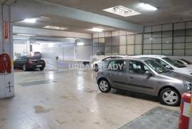 Warehouse / Shop - in the Center of Lisbon - Av. Rome - Areeiro 2,000m2