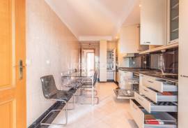 Luxury 3 bedroom apartment - NEW - with garage and storage room - Almada
