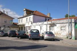 Building for remodeling with Land for Construction - Pinheiro de Loures Building for remodeling with Land for Construction - Pinheiro de Loures