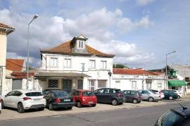 Building for remodeling with Land for Construction - Pinheiro de Loures Building for remodeling with Land for Construction - Pinheiro de Loures