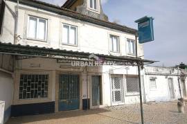 Building for remodeling with Land for Construction - Pinheiro de Loures Building for remodeling with Land for Construction - Pinheiro de Loures
