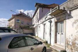 Building for remodeling with Land for Construction - Pinheiro de Loures Building for remodeling with Land for Construction - Pinheiro de Loures