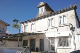 Building for remodeling with Land for Construction - Pinheiro de Loures Building for remodeling with Land for Construction - Pinheiro de Loures