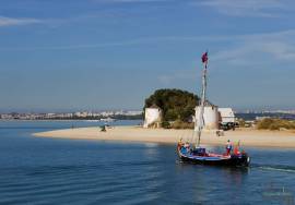 Barreiro - T4 apartments with Tagus views, terrace and parking
