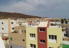 Urban plot with 2-storey house to reform for sale in Fuerteventura