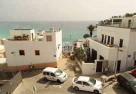 Urban plot with 2-storey house to reform for sale in Fuerteventura