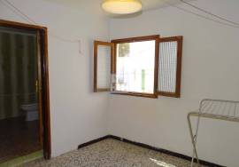 Urban plot with 2-storey house to reform for sale in Fuerteventura