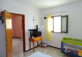 Urban plot with 2-storey house to reform for sale in Fuerteventura