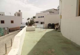 Urban plot with 2-storey house to reform for sale in Fuerteventura