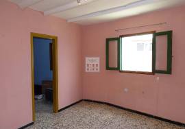 Urban plot with 2-storey house to reform for sale in Fuerteventura