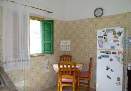 Urban plot with 2-storey house to reform for sale in Fuerteventura