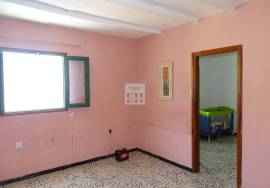 Urban plot with 2-storey house to reform for sale in Fuerteventura