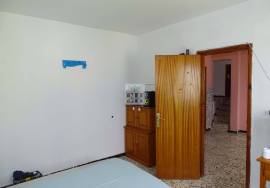 Urban plot with 2-storey house to reform for sale in Fuerteventura