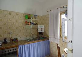 Urban plot with 2-storey house to reform for sale in Fuerteventura