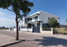 NEW villa 5 bedrooms with swimming pool near LAGOAS PARK