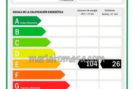 Centrally located apartment in the city of Alicante with three bedrooms.