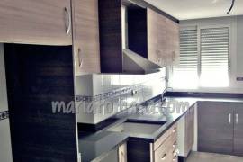 Centrally located apartment in the city of Alicante with three bedrooms.