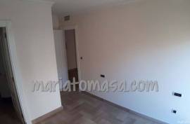 Central apartment in the city of Alicante with brand new three bedrooms !!.