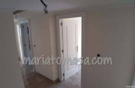 Central apartment in the city of Alicante with brand new three bedrooms !!.