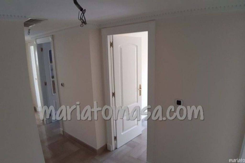 Central apartment in the city of Alicante with brand new three bedrooms !!.
