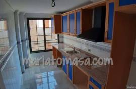 Central apartment in the city of Alicante with brand new three bedrooms !!.