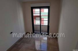 Central apartment in the city of Alicante with brand new three bedrooms !!.