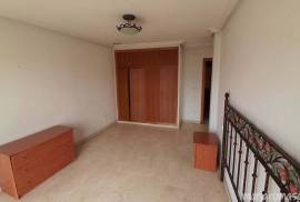 Centrally located apartment in Elche with views of the Vinalopó River.