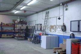 Pavilion for sale in Basauri with loading dock and crane.