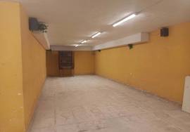 Commercial premises of 274 m2 in chestnut area