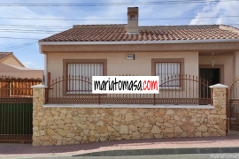 Detached house for rent in Elche