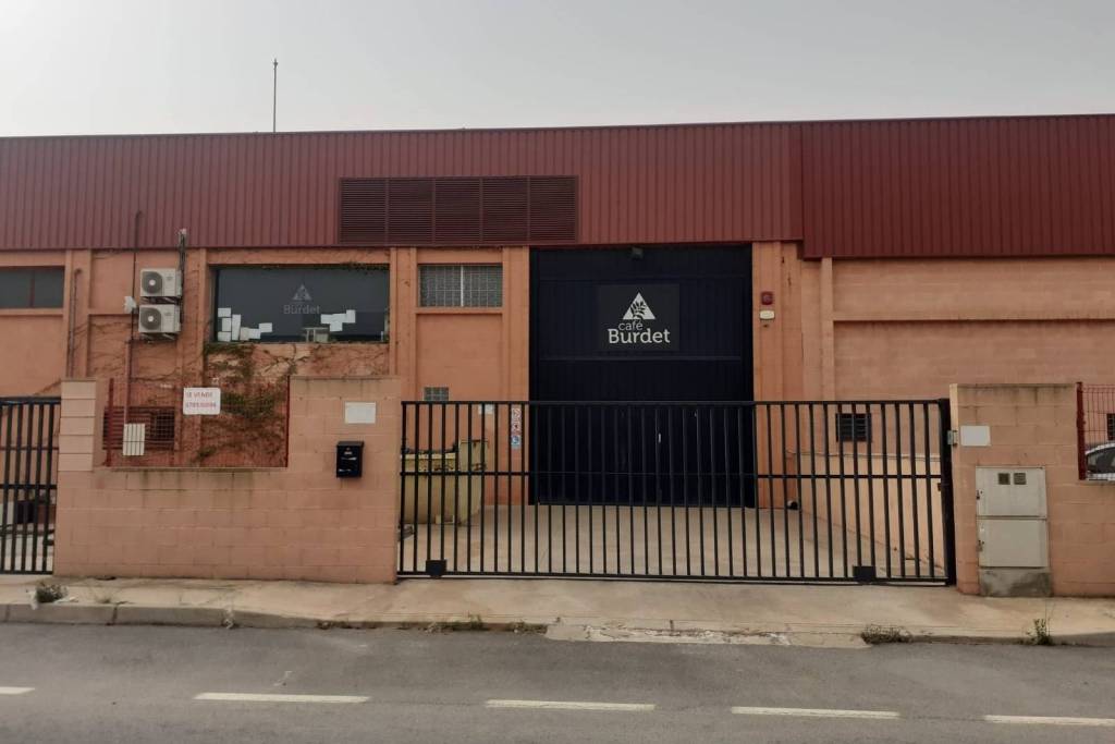 UNIQUE OPPORTUNITY! FULLY EQUIPPED INDUSTRIAL WAREHOUSE FOR SALE IN AGOST!