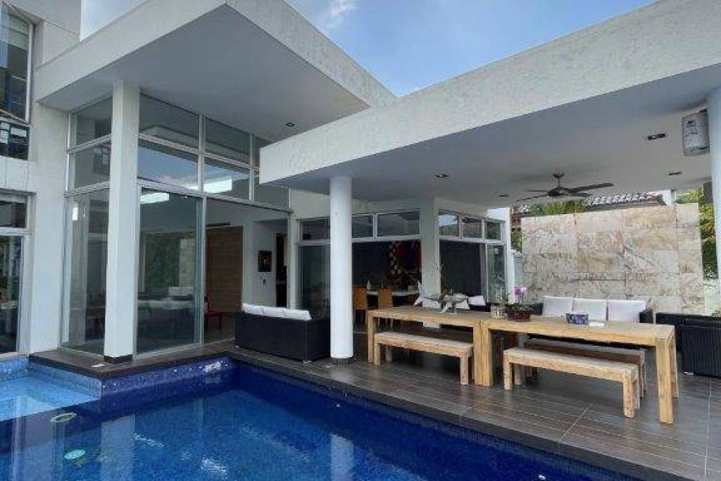 Luxury 5 Bedroom Villa For sale in Vista al Parque Samborondón