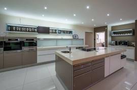 Luxury 6 Bed Home For Sale in Durban South