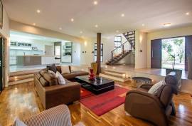 Luxury 6 Bed Home For Sale in Durban South