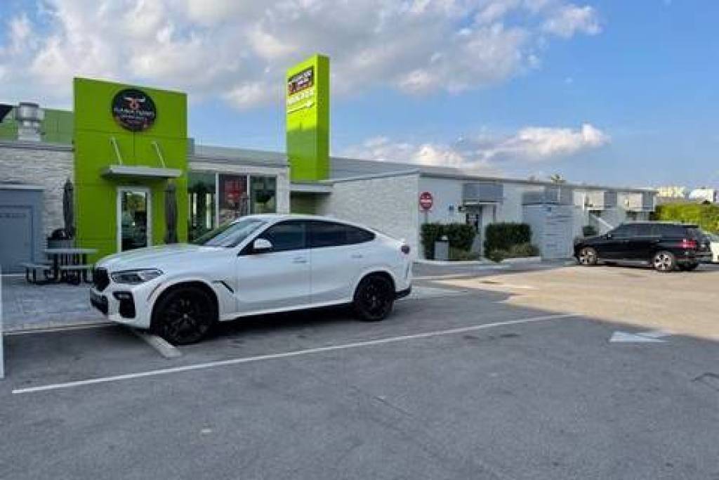 Commercial Shopping Centre For Sale in Miami Florida