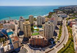 Luxury Apartment in Armação de Pêra: Comfort, Elegance, and Unmatched Views