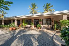 Guest House Apartments: Prime Investment Opportunity Updated Apartments in Flamingo Beach Area!