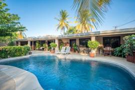 Guest House Apartments: Prime Investment Opportunity Updated Apartments in Flamingo Beach Area!