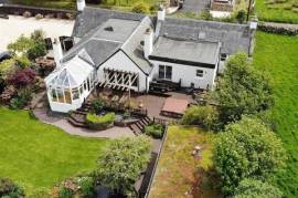 Stunning 4 Bedroom Cottage with Stunning Gardens For Sale Near Edinburgh