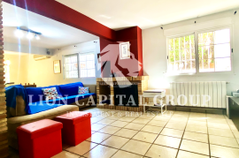 Casa independiente en calle Santa Gema