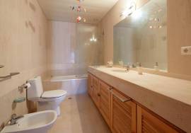 4 bedroom apartment on the top floor, in the center of Funchal