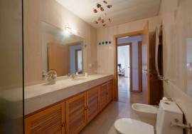 4 bedroom apartment on the top floor, in the center of Funchal