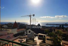 4 bedroom apartment on the top floor, in the center of Funchal