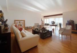 4 bedroom apartment on the top floor, in the center of Funchal