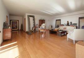 4 bedroom apartment on the top floor, in the center of Funchal