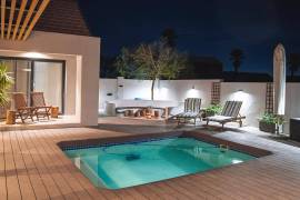 Luxury 5 Bed Villa For Sale In Port Owen South