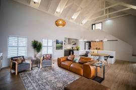 Luxury 5 Bed Villa For Sale In Port Owen South
