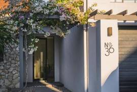 Luxury 5 Bed Villa For Sale In Port Owen South