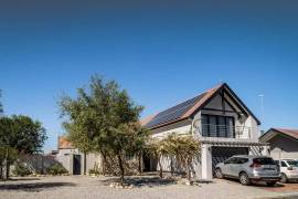 Luxury 5 Bed Villa For Sale In Port Owen South