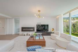 NEW 3 BEDROOM APARTMENT SOLD IN ---- PRIVATE CONDOMINIUM